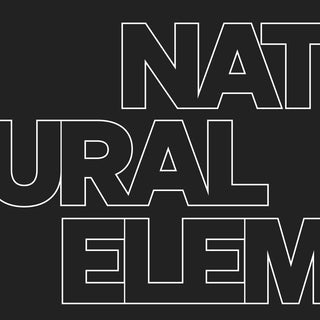 Das Logo weist natürliche Elemente vor einem schwarzen Hintergrund auf.
